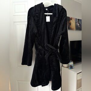 NWT fleece robe L/XL